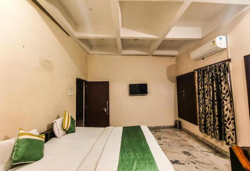 Deluxe Room, Rajshree Niwas