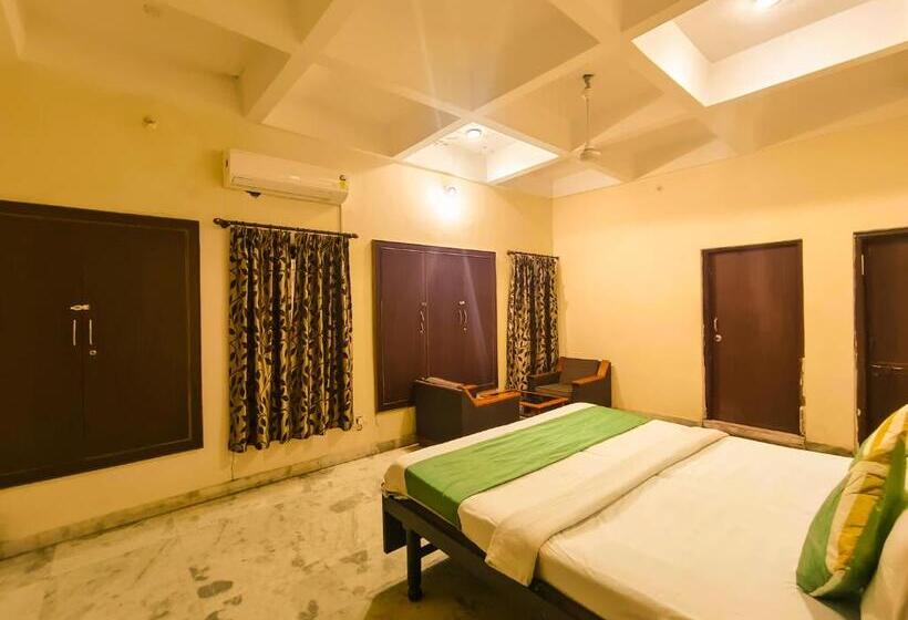 Deluxe Room, Rajshree Niwas