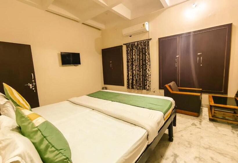 Deluxe Room, Rajshree Niwas