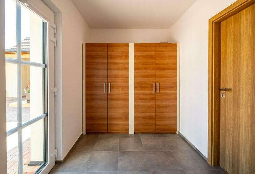 침실 2개 아파트, U Katalpy