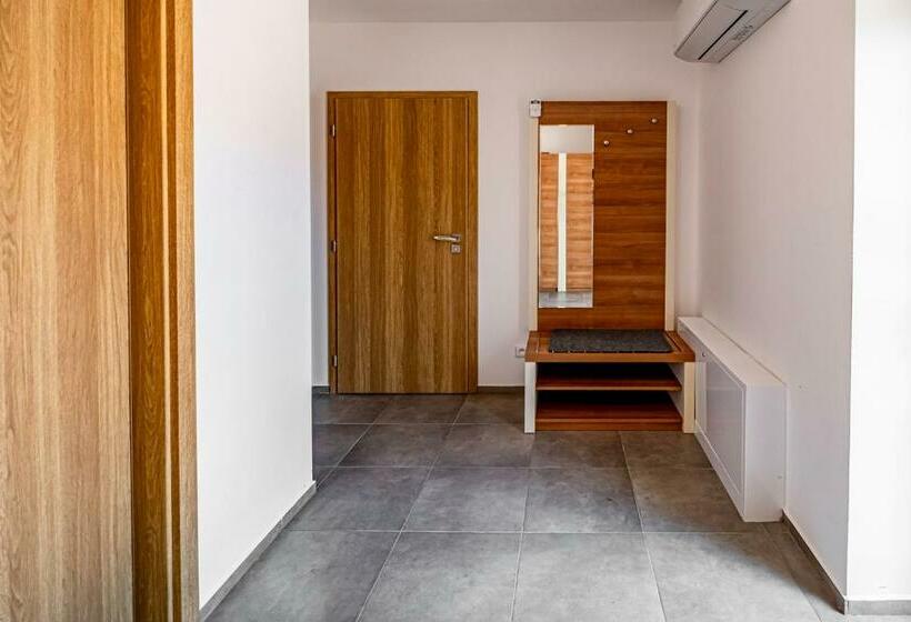 침실 2개 아파트, U Katalpy