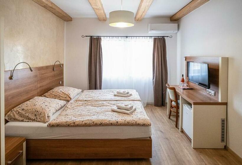 침실 2개 아파트, U Katalpy