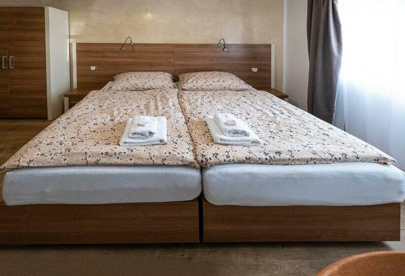 침실 2개 아파트, U Katalpy