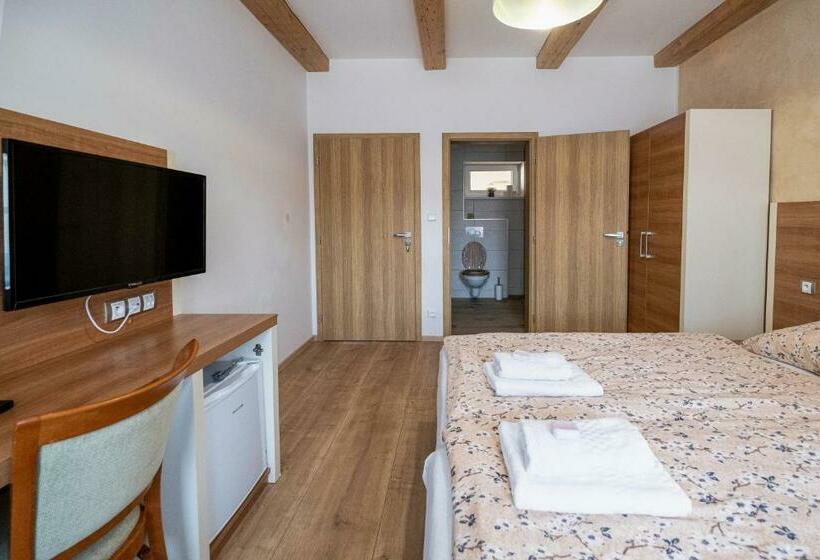 침실 2개 아파트, U Katalpy