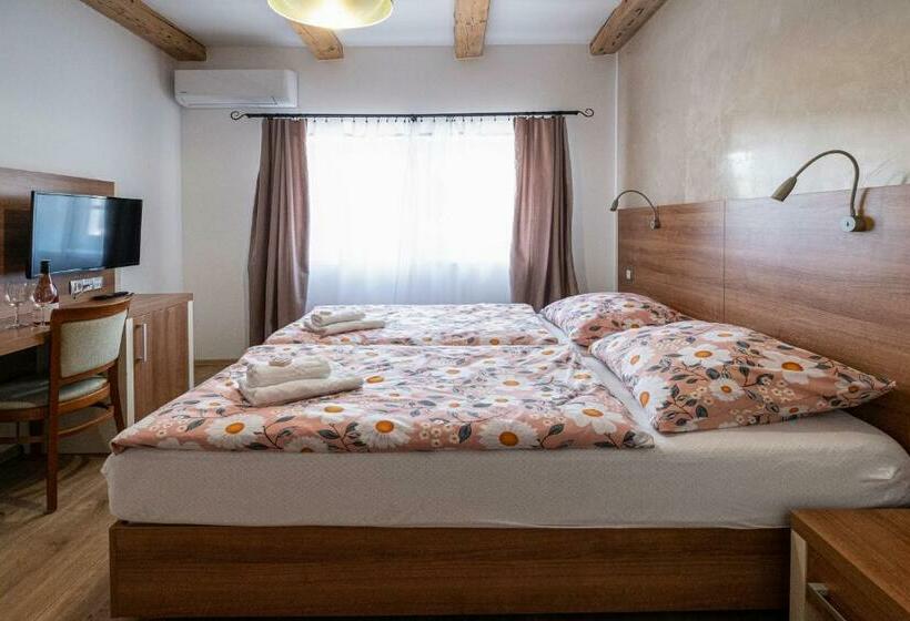 침실 2개 아파트, U Katalpy