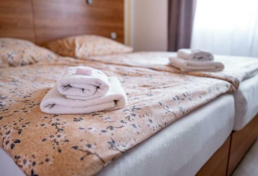 침실 2개 아파트, U Katalpy