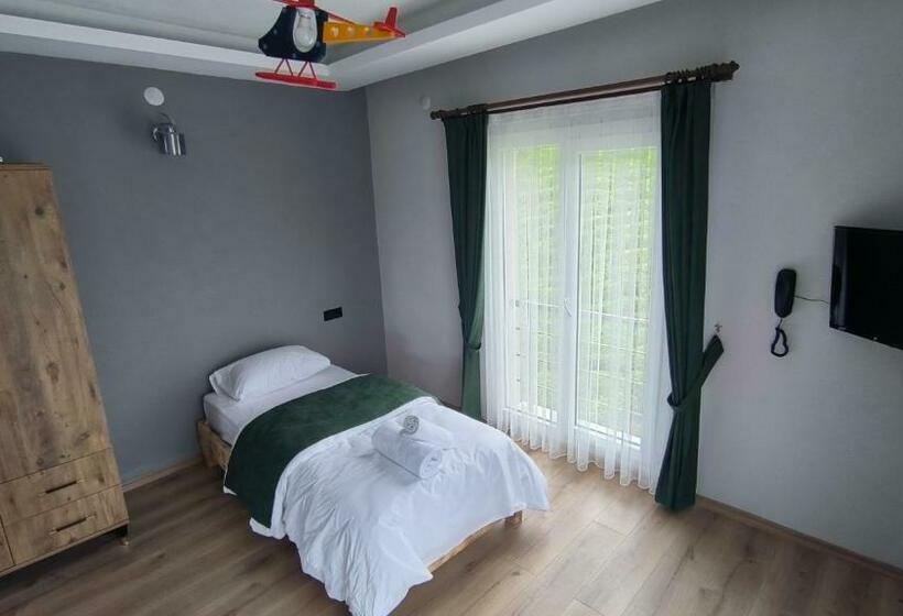 חדר סטנדרט עם מרפסת, Burahan Suite