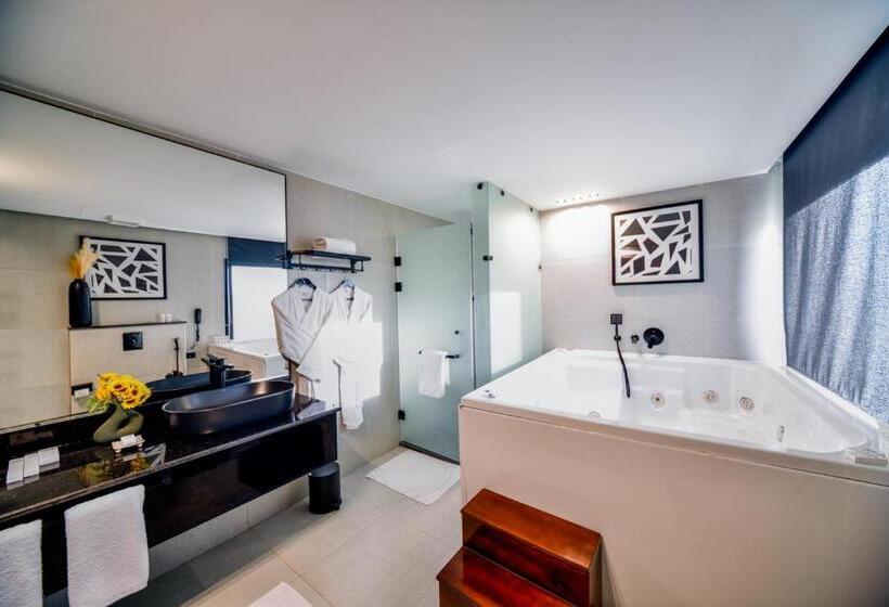 Suite with lake view, Venecia Resort Fayoum