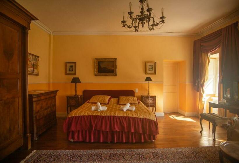 Номер Стандарт Вид на Горы, Chateau De Rhodes