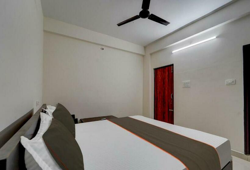 デラックスルーム, Fabexpress New Balaji Home Stay