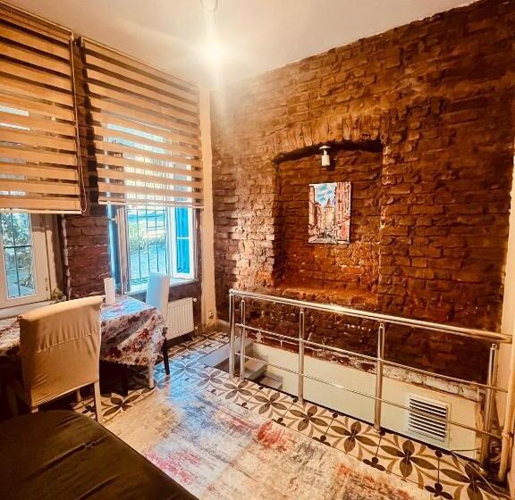 标准工作室, Kuzgun House