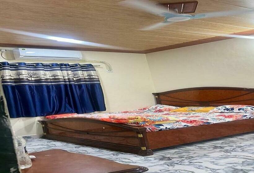 חדר משפחתי, Manav Farm House Karjat