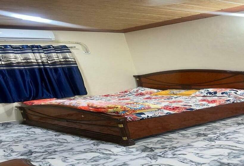 חדר משפחתי, Manav Farm House Karjat