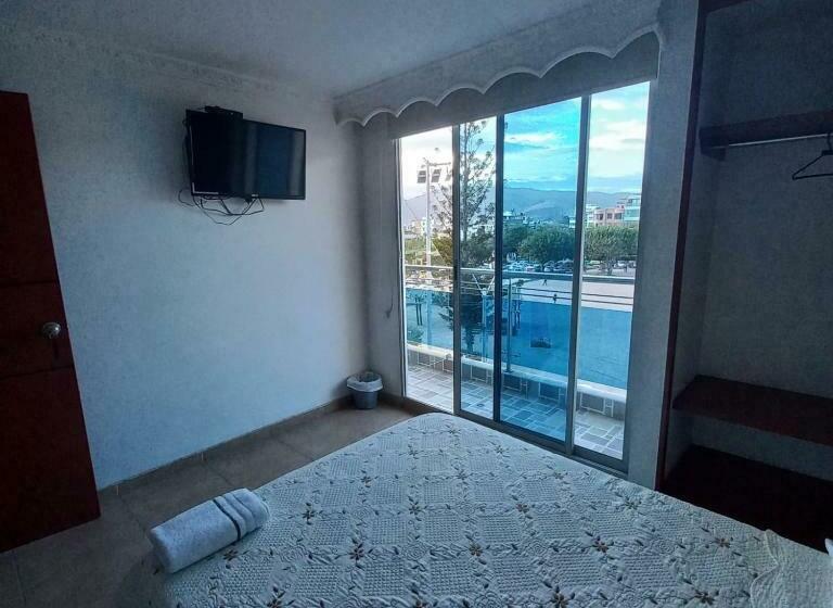 חדר אקונומי, Plaza 6