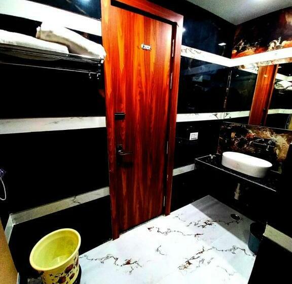 デラックストリプルルーム, Taste Of India