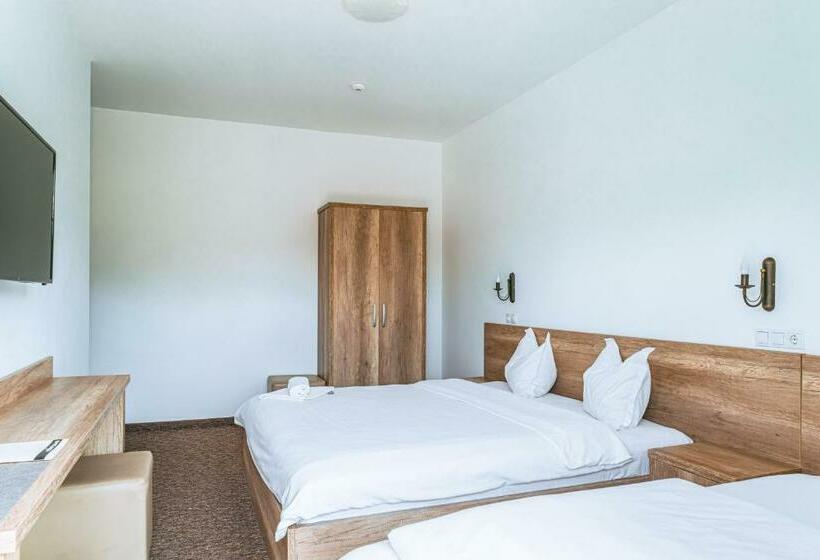 חדר משפחתי, Vila Venus