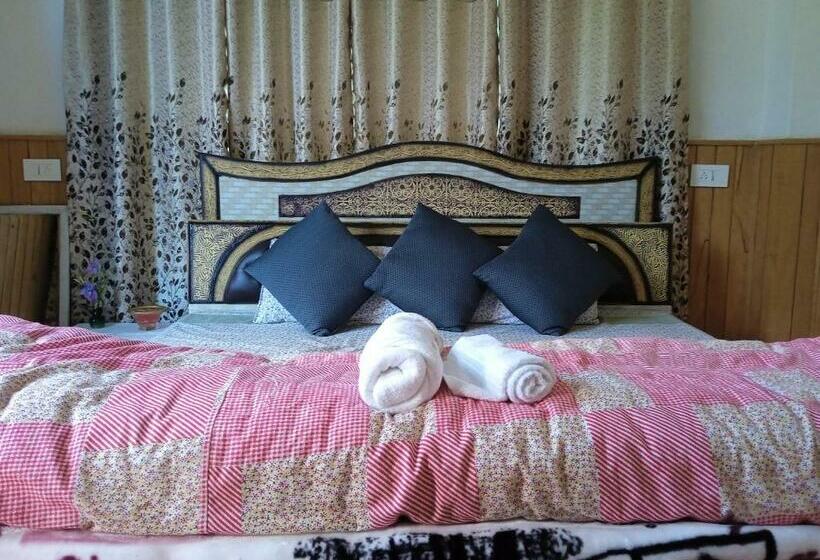 スタンダードルーム, Alpine Lodge And Stays