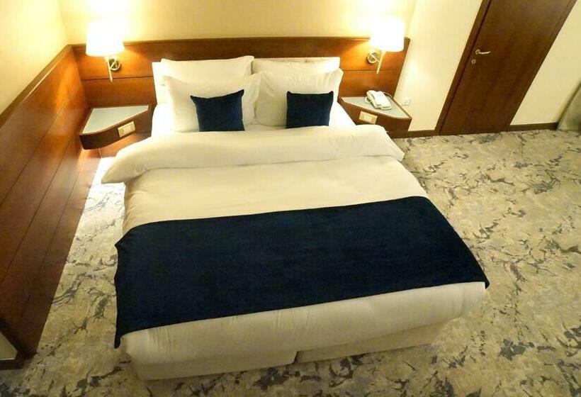 اتاق لوکس با تخت بزرگ, Amman Paradise