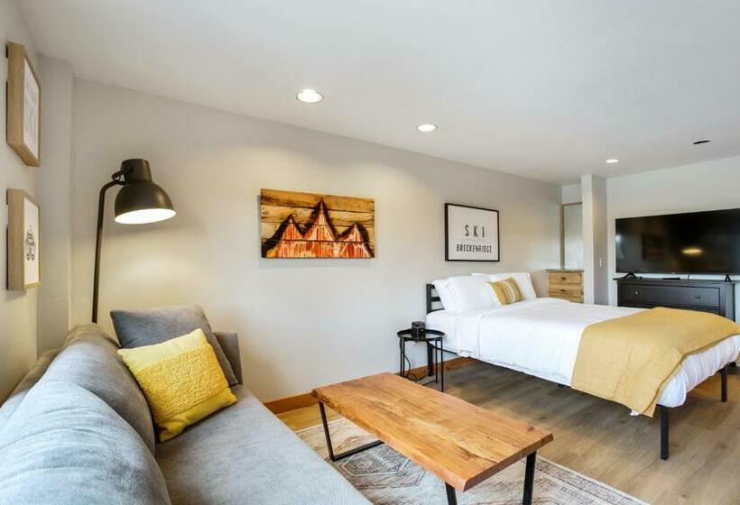 Апартаменты 1 Спальня с Видом, Studio @ The Village W/incredible Views~sleeps 4