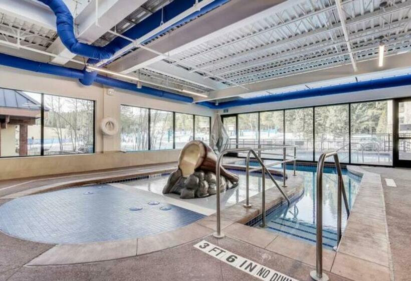 Апартаменты 1 Спальня с Видом, Studio @ The Village W/incredible Views~sleeps 4