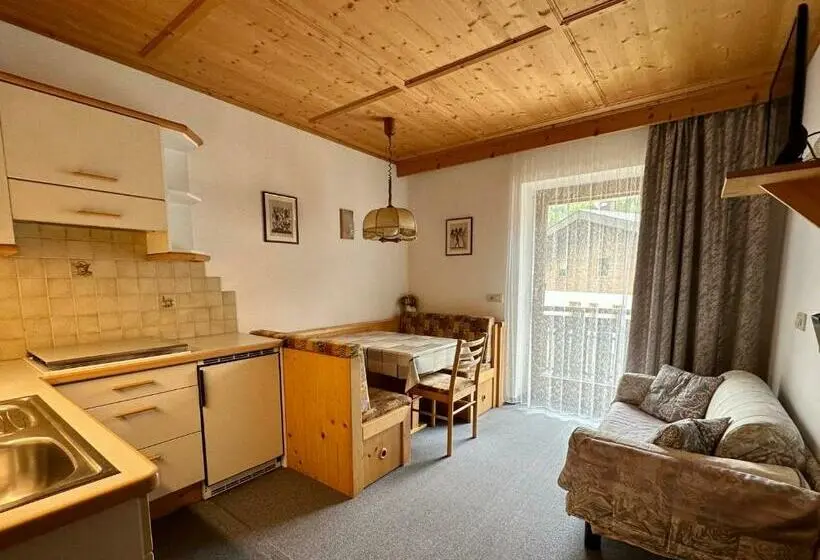Huoneisto 1 Makuuhuone Puutarhanäkymä, B&b & Apartments Gasser