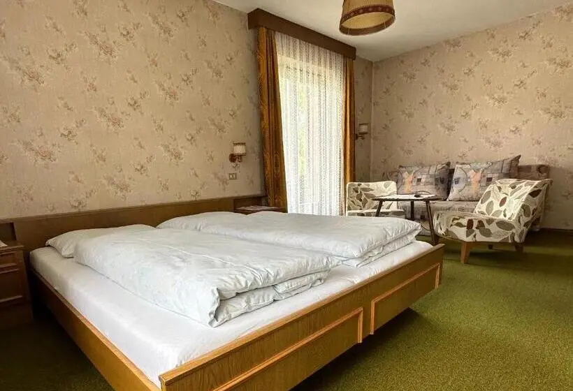 Standardi kolmen hengen huone ulkopuolinen kylpyhuone, B&b & Apartments Gasser