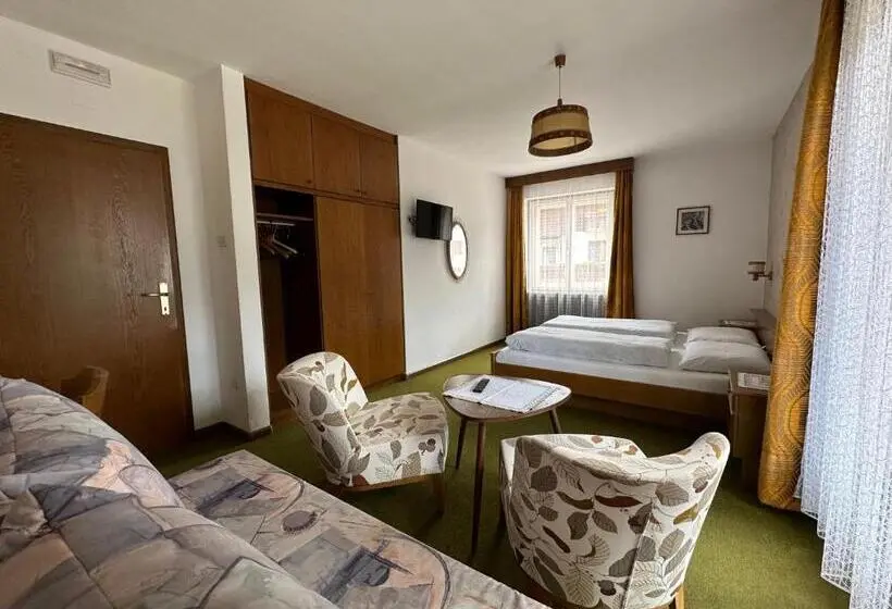 Standardi kolmen hengen huone ulkopuolinen kylpyhuone, B&b & Apartments Gasser