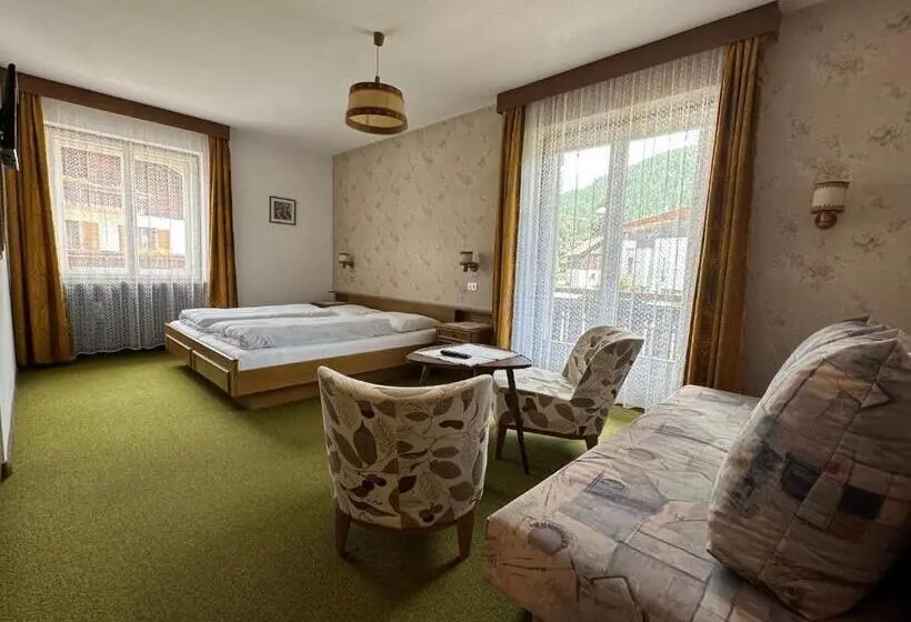 Standardi kolmen hengen huone ulkopuolinen kylpyhuone, B&b & Apartments Gasser
