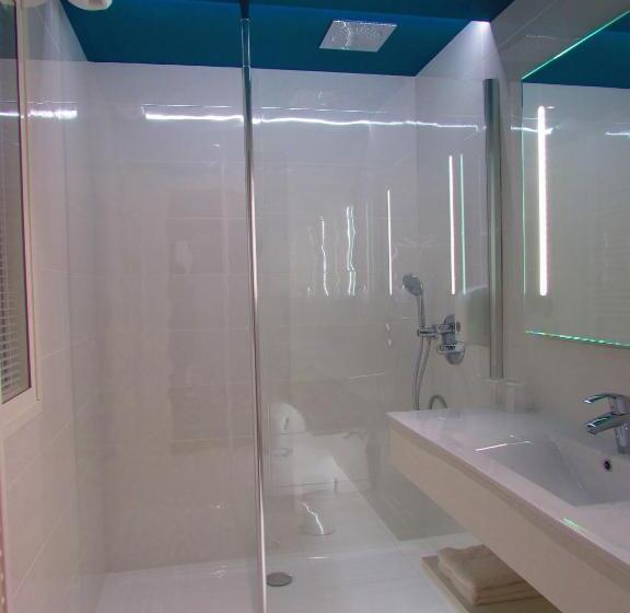 Номер Стандарт Трехместный, Brit Hotel & Spa Saint Brieuc Plérin