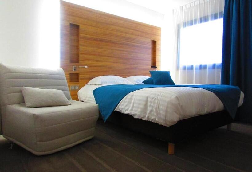 חדר סטנדרט לשלושה, Brit Hotel & Spa Saint Brieuc Plérin