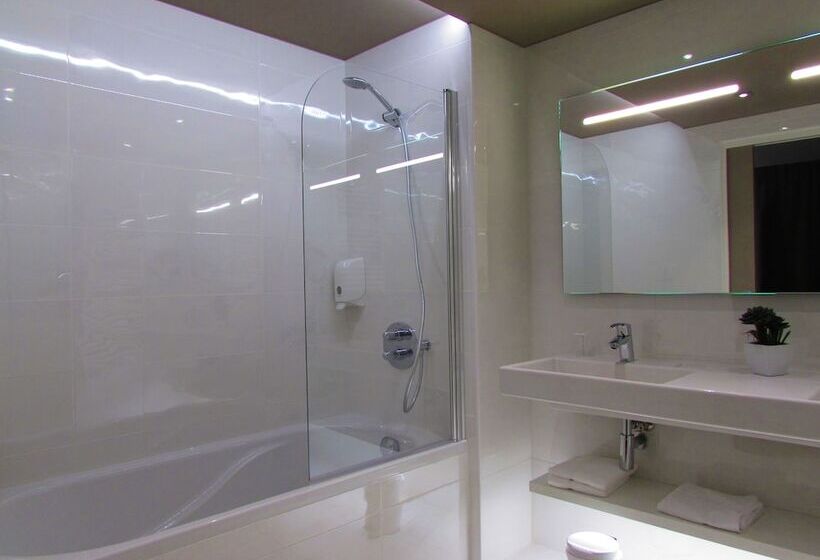 패밀리 룸, Brit Hotel & Spa Saint Brieuc Plérin