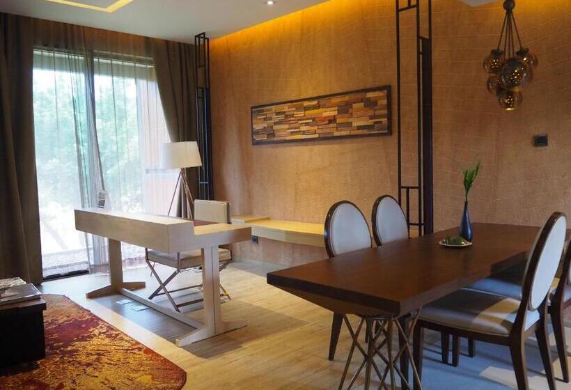 جناح, Dusitd2 Khao Yai