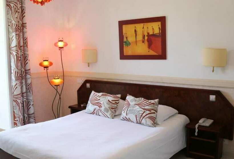 패밀리 룸, Des Roches