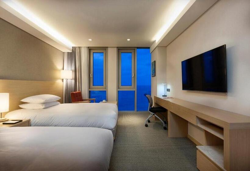 オーシャンビュースーペリアールーム, Regent Marine The Blue