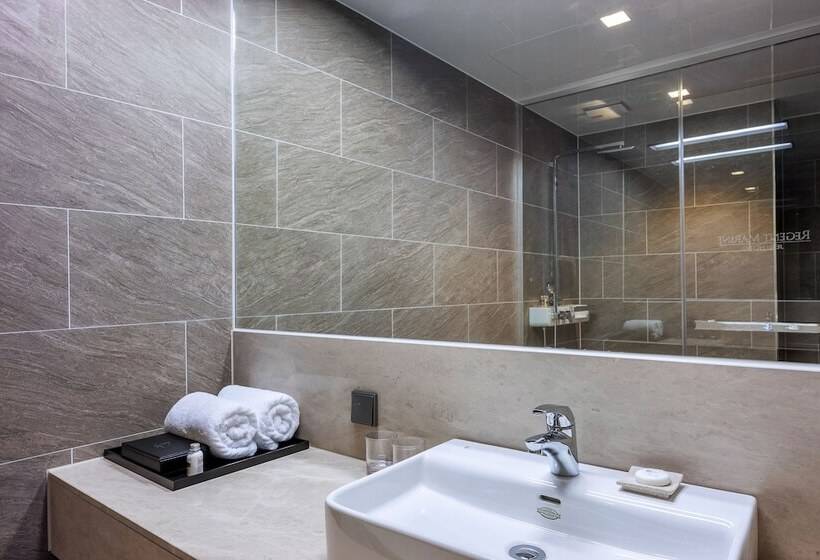 スタンダードルーム, Regent Marine The Blue