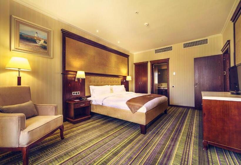 سوئیت با تخت بزرگ, Shera Inn