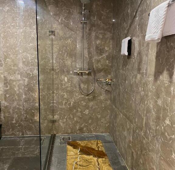 اتاق استاندارد, Shera Inn