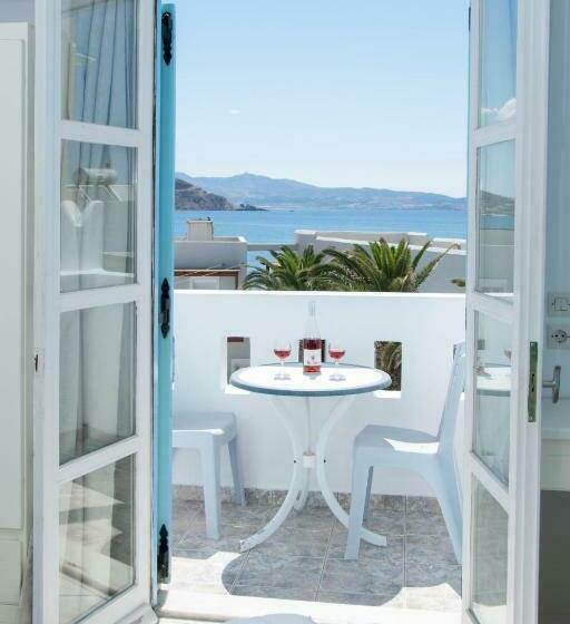 Номер Стандарт Вид на Море, Georgia Mare