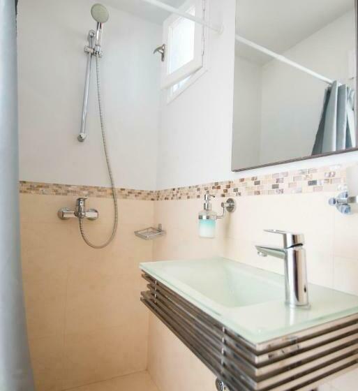 Номер Стандарт Вид на Море, Georgia Mare