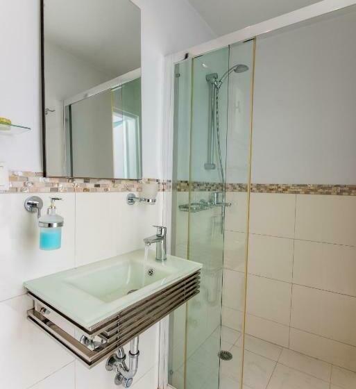 Номер Стандарт Вид на Море, Georgia Mare