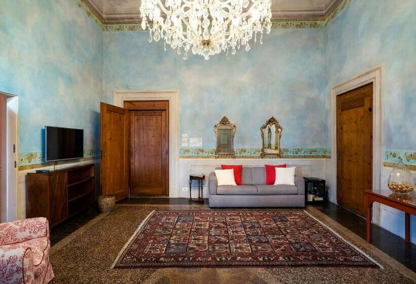 سوییت, Torre Dei Lari Residenza D Epoca