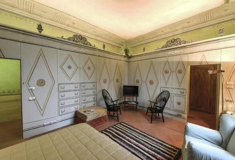 اتاق لوکس, Torre Dei Lari Residenza D Epoca