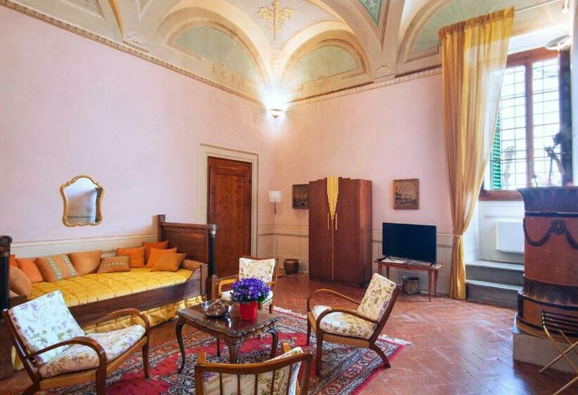 سوییت خانوادگی, Torre Dei Lari Residenza D Epoca