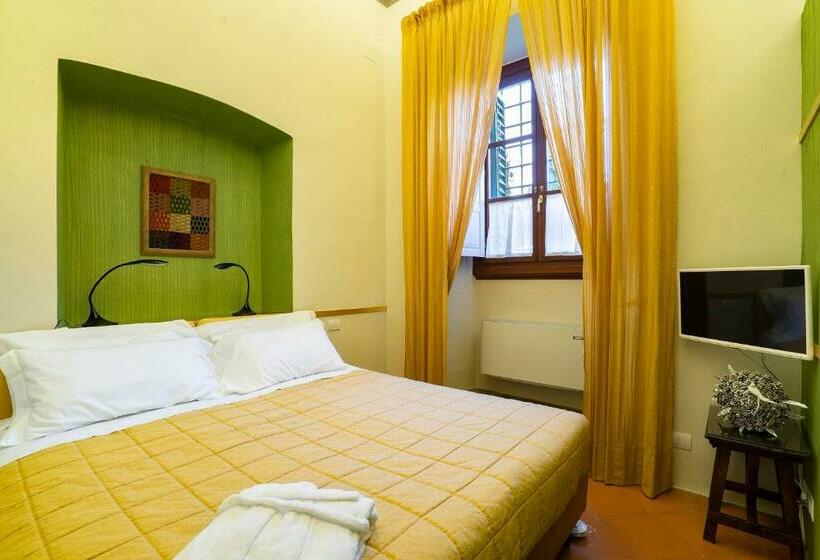 سوییت خانوادگی, Torre Dei Lari Residenza D Epoca