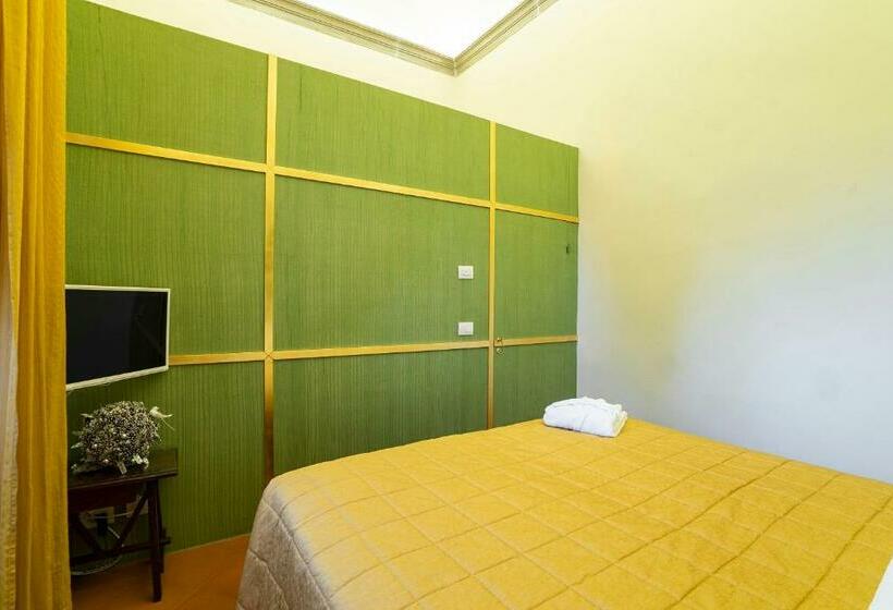 سوییت خانوادگی, Torre Dei Lari Residenza D Epoca