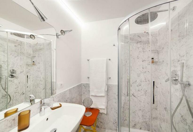 سوییت خانوادگی, Torre Dei Lari Residenza D Epoca