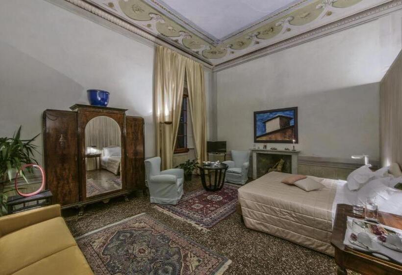 سوییت جونیور, Torre Dei Lari Residenza D Epoca