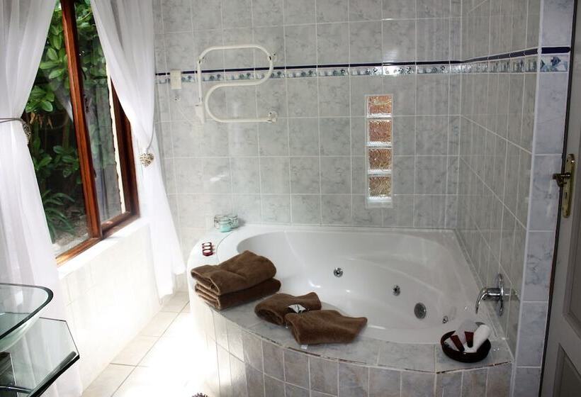 Студио Стандарт Вид на Сад, Cloverleigh Guest House