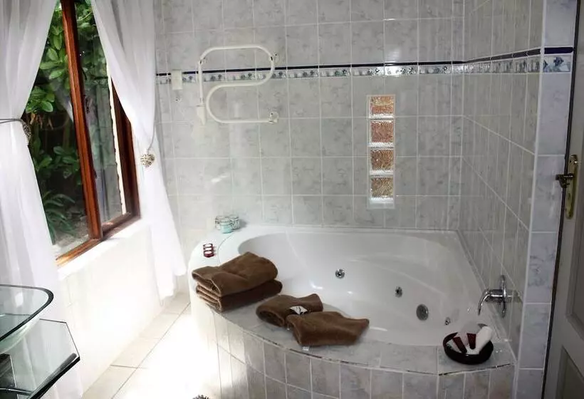 Standard-studio Puutarhanäkymä, Cloverleigh Guest House