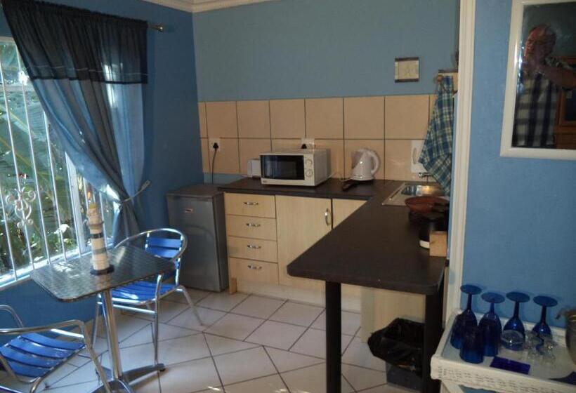 Studio Standard, Heatherdale Guesthouse & Shuttle Services